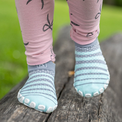 Dětské ponožkoboty šedomint - s pruhy