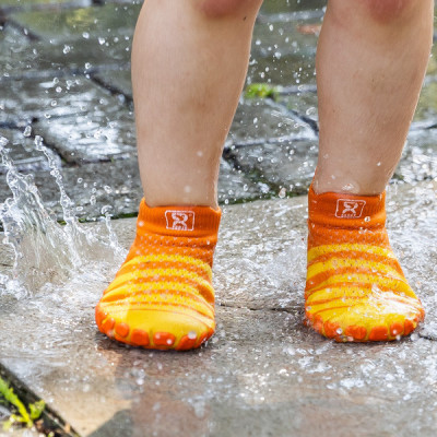 Dětské ponožkoboty žluté - s pruhy