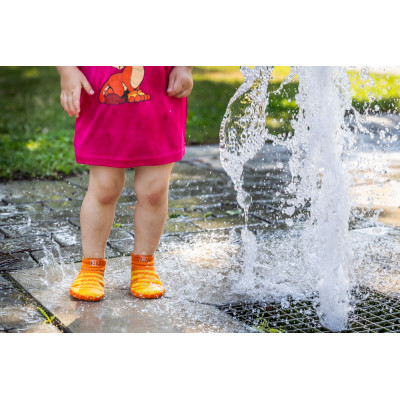 Dětské ponožkoboty žluté - s pruhy