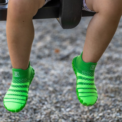 Dětské ponožkoboty zelené - s pruhy